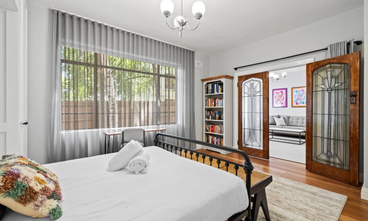 St. Kilda East Apartment | Saint Kilda Sanctuary - complementary car park