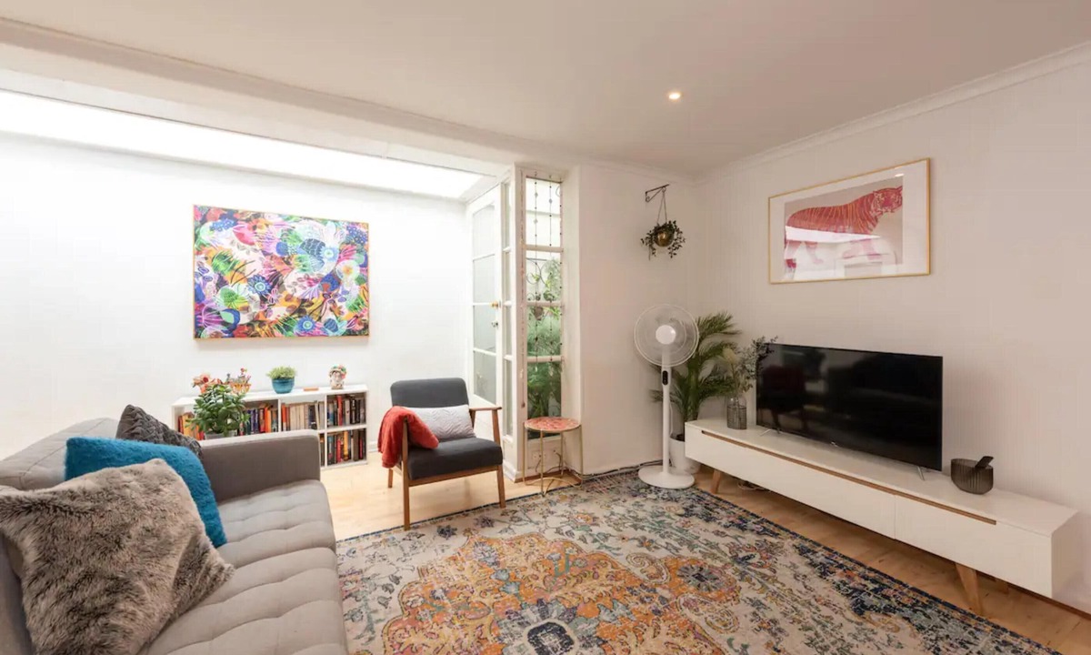 Fitzroy North House | Funky 1 BR home in Fitzroy on Brunswick street!