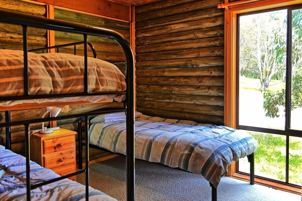 Adaminaby Cabin | Your gateway to an unforgettable holiday experience in the stunning Snowy Mountains!