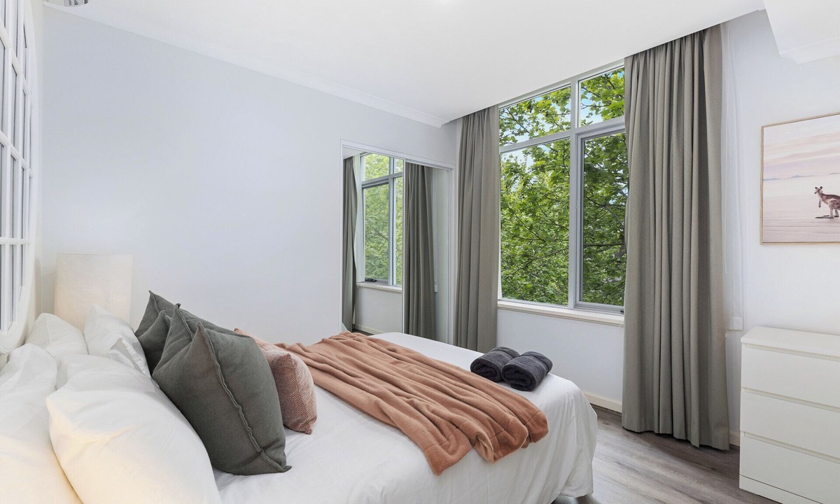 East Perth Apartment | Neat 1BR apartment w/balcony in superb East Perth Village