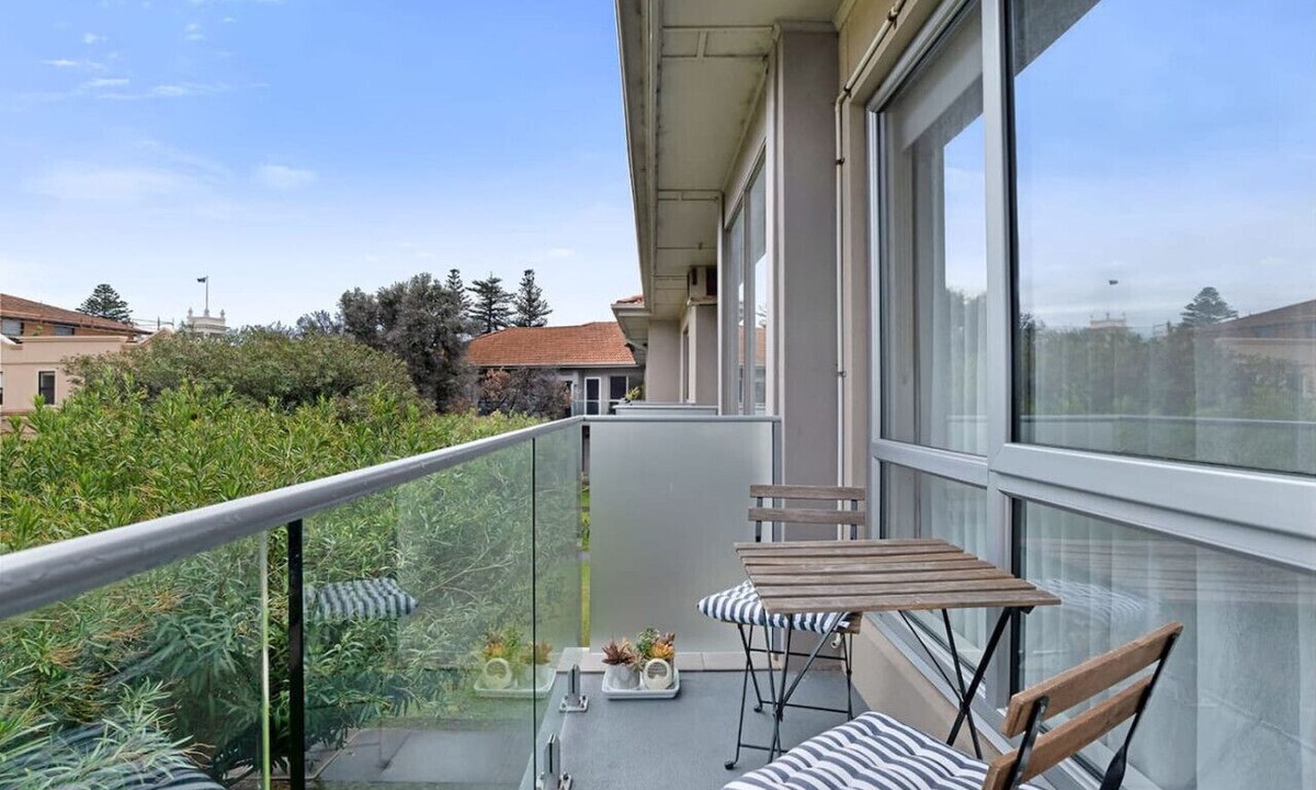 Glenelg South Apartment | Broadway Getaway - 150 Metres to Beach