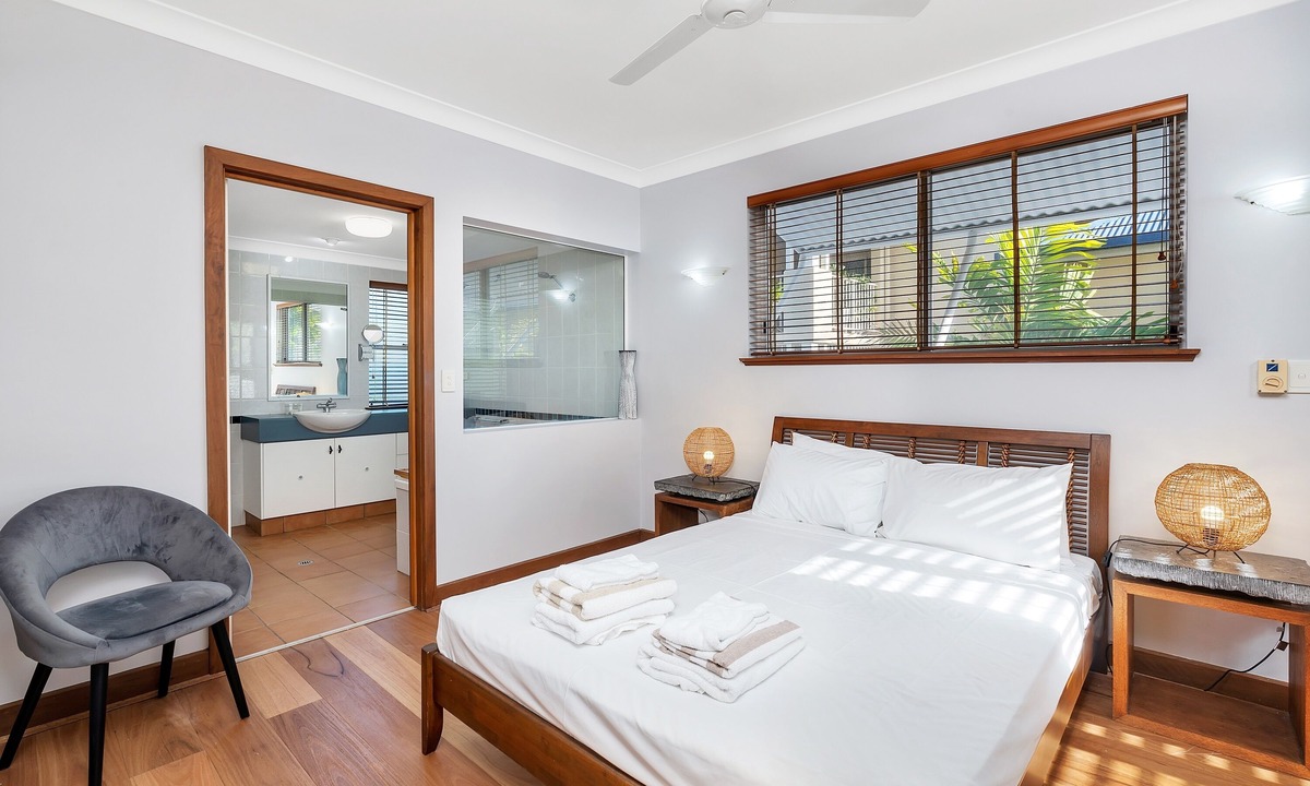 Clifton Beach Apartment | 2 Bedroom 2 Bathroom Beachfront Apartment in Clifton Beach