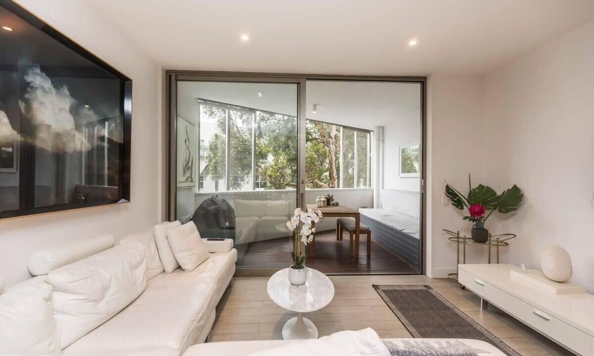 Bondi Beach Apartment | Bondi Beach Lux Apartment with Private Patio