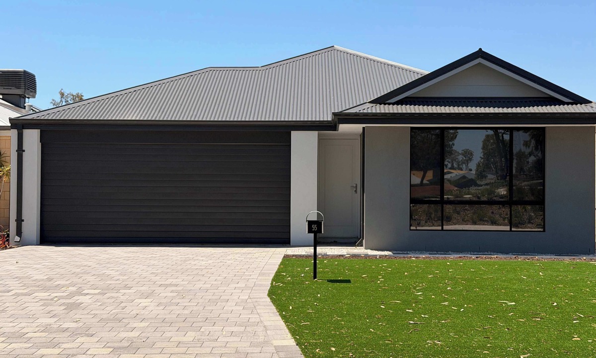 Lakelands House | Mandurah escape with an ensuite in each room!