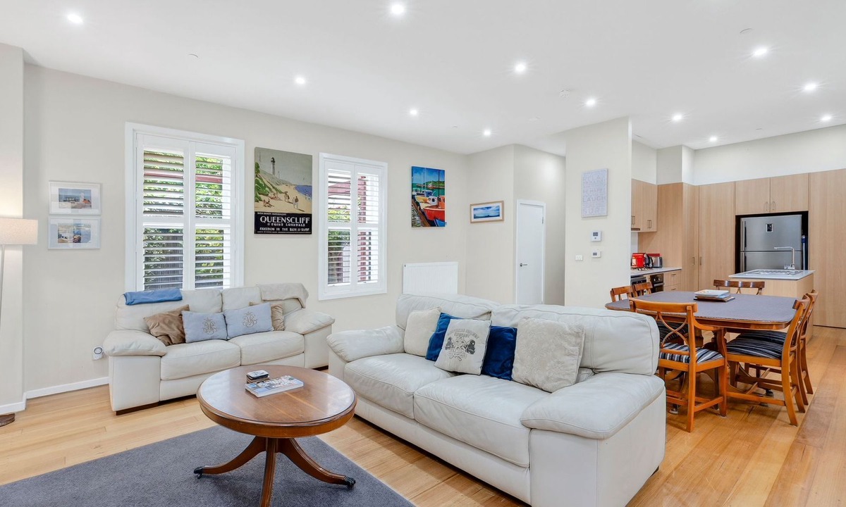 Queenscliff House | Elenora history in the heart of town
