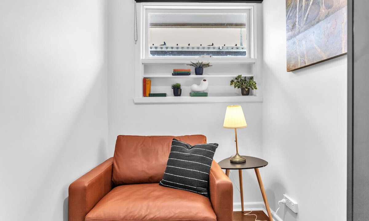 Albion Apartment | Vintage Groove at the Garden End