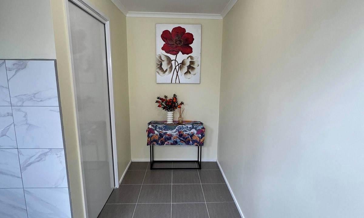 St. Albans House | Cozy Holiday House Retreat in Saint Albans, Melbourne