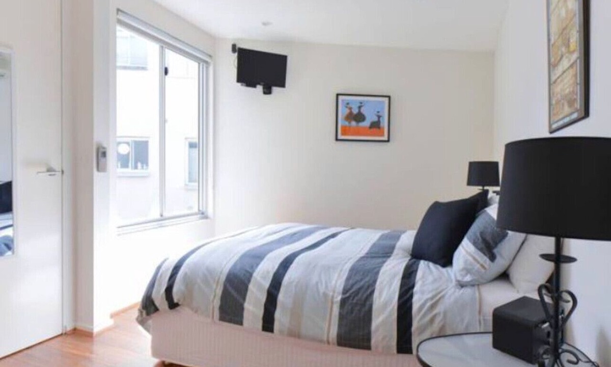 Elwood Condo | 2 Bed 3 Bath Right on the Beach WOW. Great Value.
