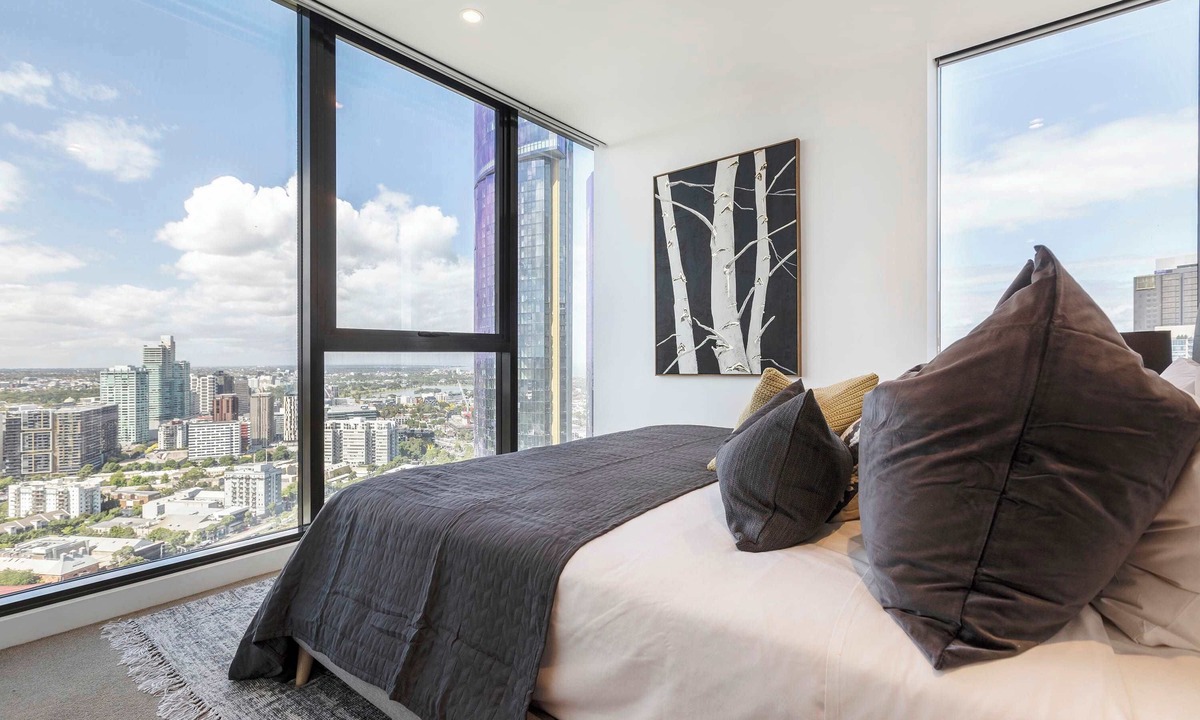Southbank Condo | Scandinavian designer stay with 270° cityscapes