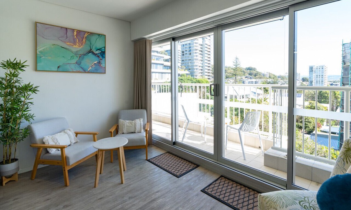 Burleigh Heads Apartment | Elegant Burleigh Headland Apartment with Balcony, Ocean and Skyline Views