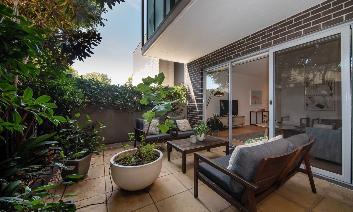 Hampton Apartment | Pet Friendly - Heart of Hampton by the Beach