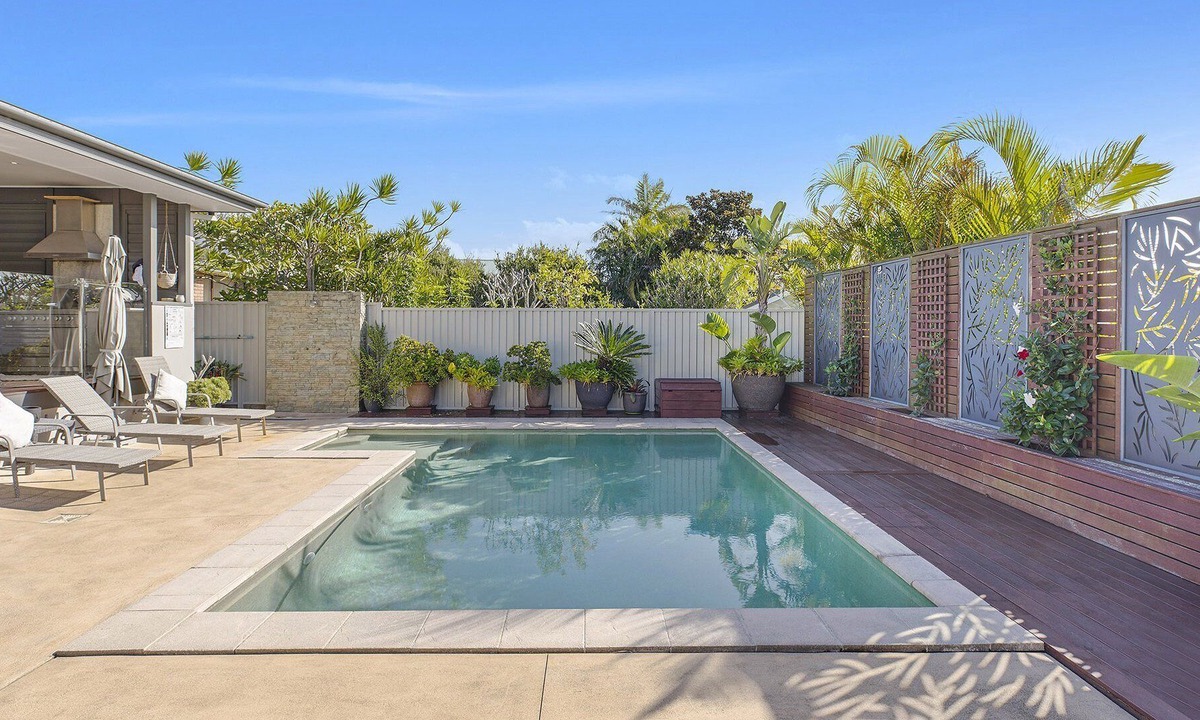 Shelly Beach House | SHELLY BEACH HOUSE - FAMILY FRIENDLY WITH POOL, WALK TO BEACH