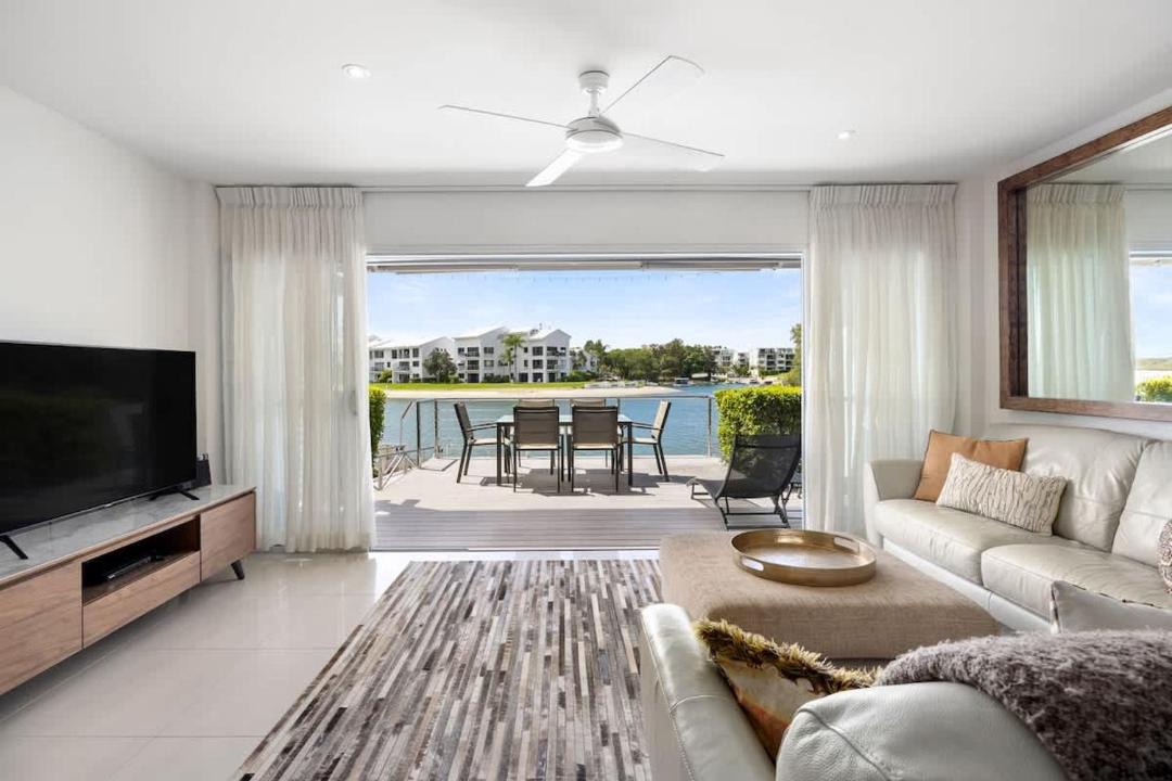Noosaville Apartment | Driftwood 6 Private Beach Stay