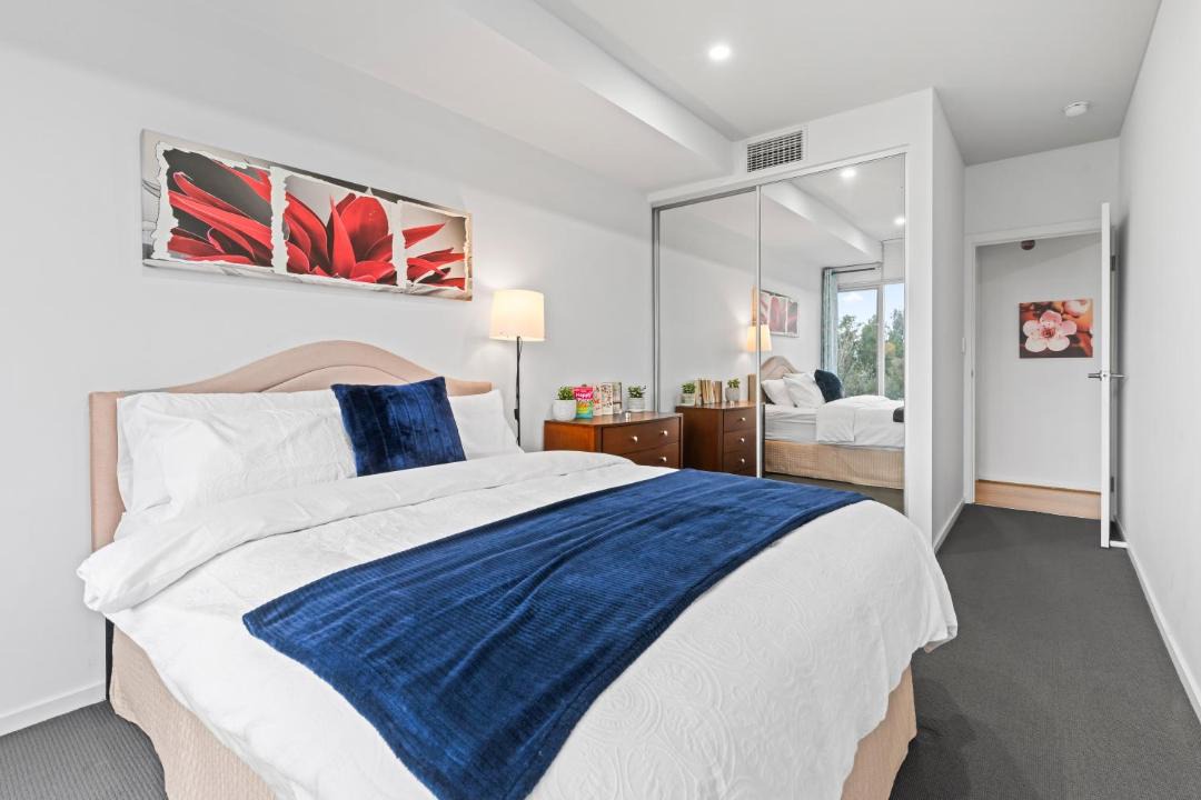 Adelaide Central Business District Apartment | Adelaide Parkside Escape 2BR Gym Parking