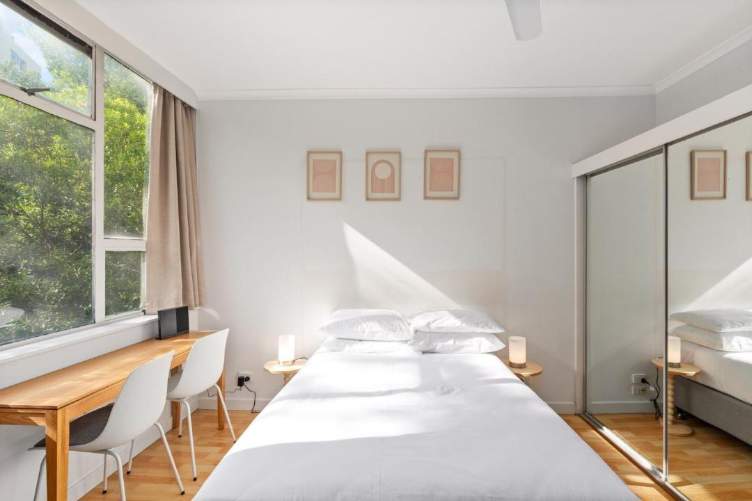 Darling Point Apartment | Perfectly Located Studio by Rushcutters Bay Park