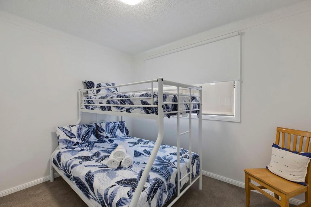 The Entrance North Apartment | Regency Court 4
