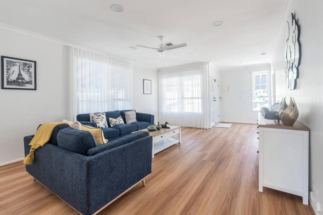 Rye House | Foreshore Haven - Poolside Comfort near Rye Beach