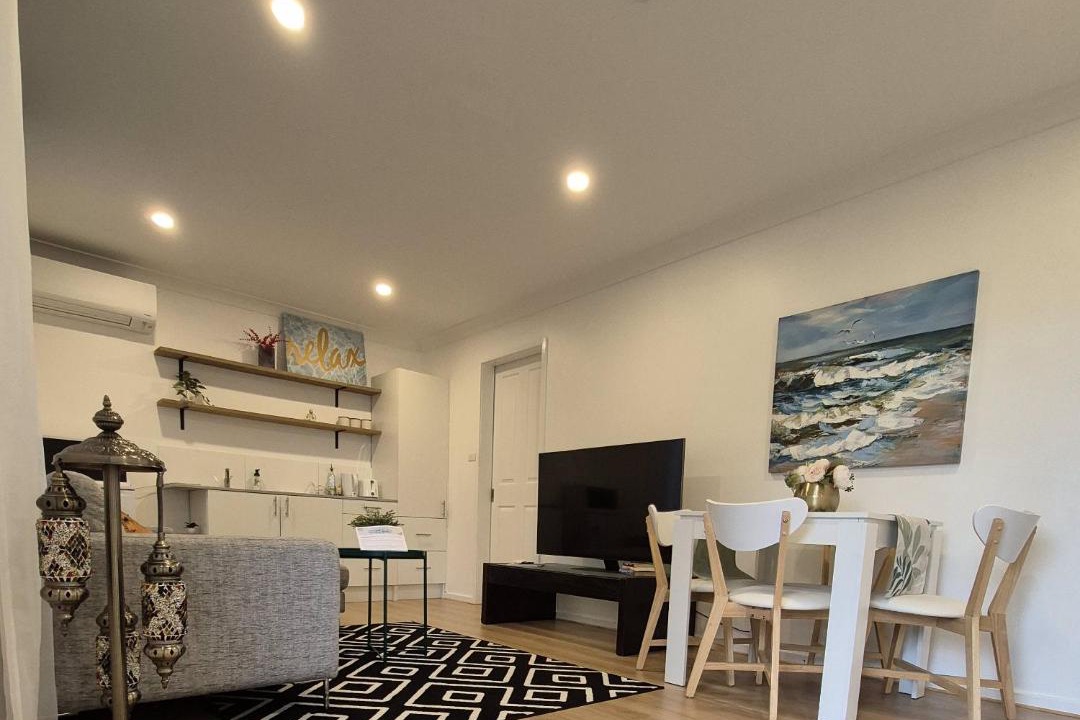 Macquarie Hills Apartment | Ground floor Apartment with Private Entry AC WiFi Suite