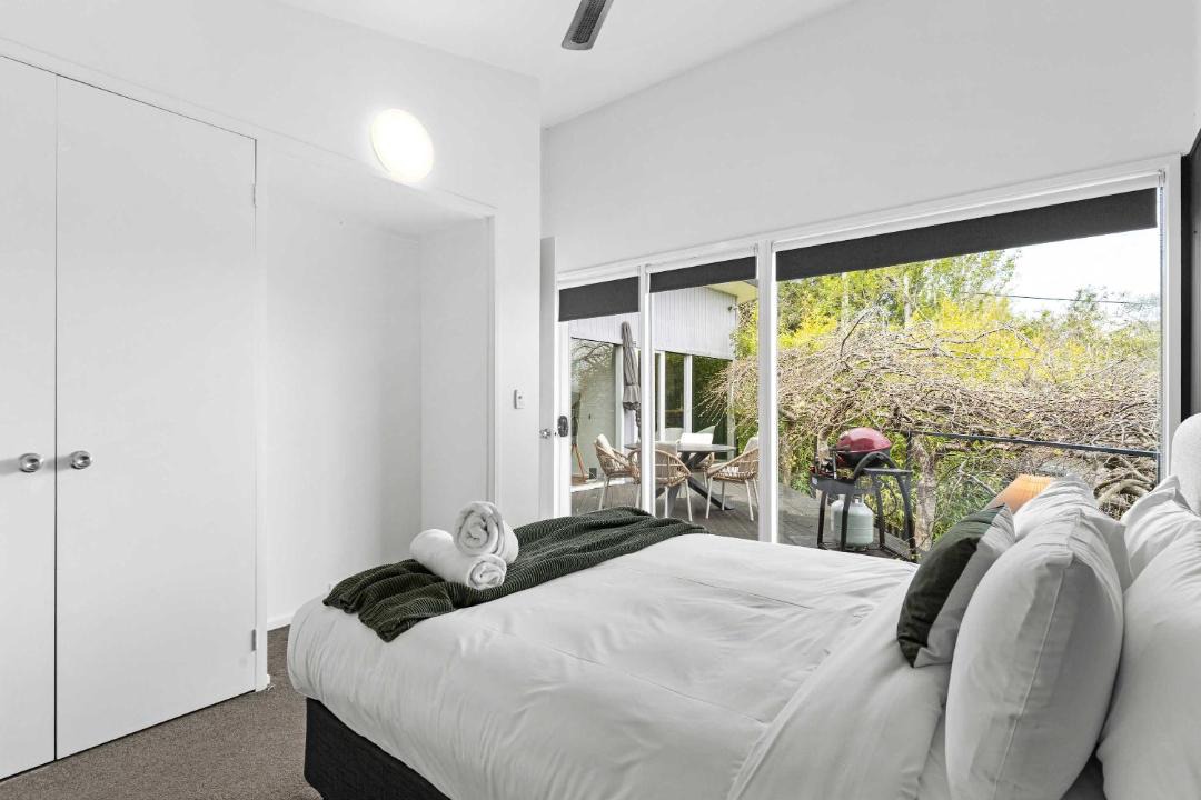 Daylesford House | Stylish 2BR w Pool with Spa in central Daylesford