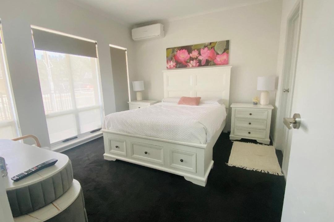 Smithfield Plains House | Modern Private room with ensuite