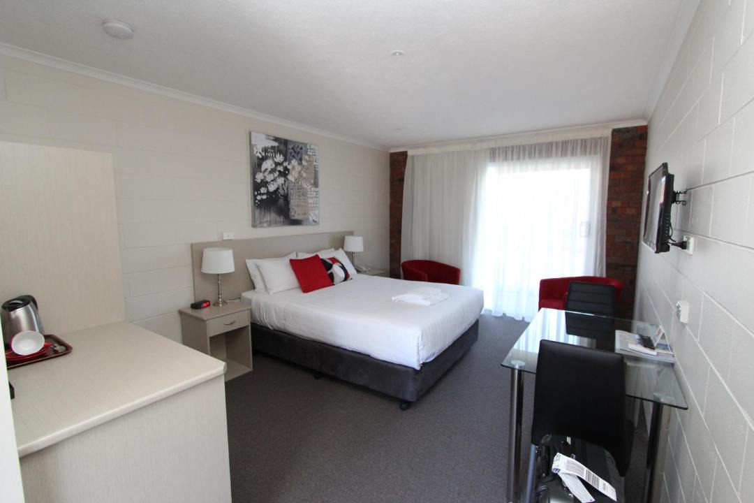 Gol Gol Hotel | Mildura Riverview Motel