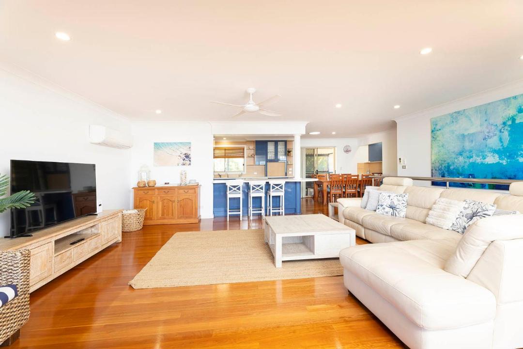 Forster House | 11 Lakeview Crescent