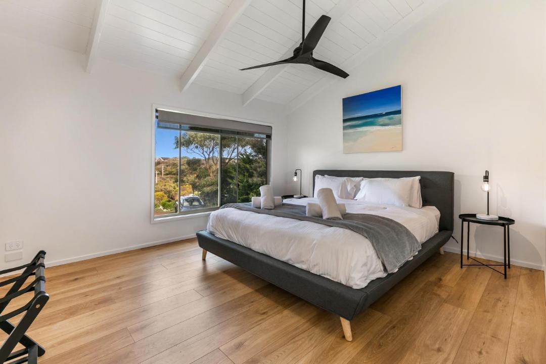 St. Andrews Beach House | 1 Oak - Rye Back Beach Accommodation