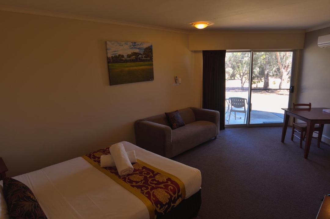 Old Calperum Hotel | Renmark Country Club