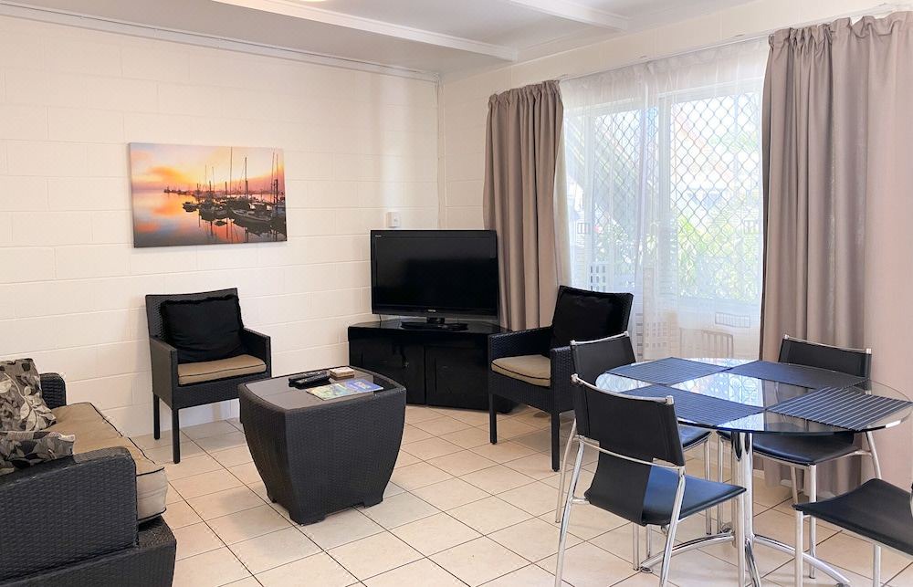 Photo of Livingroom in Bowen