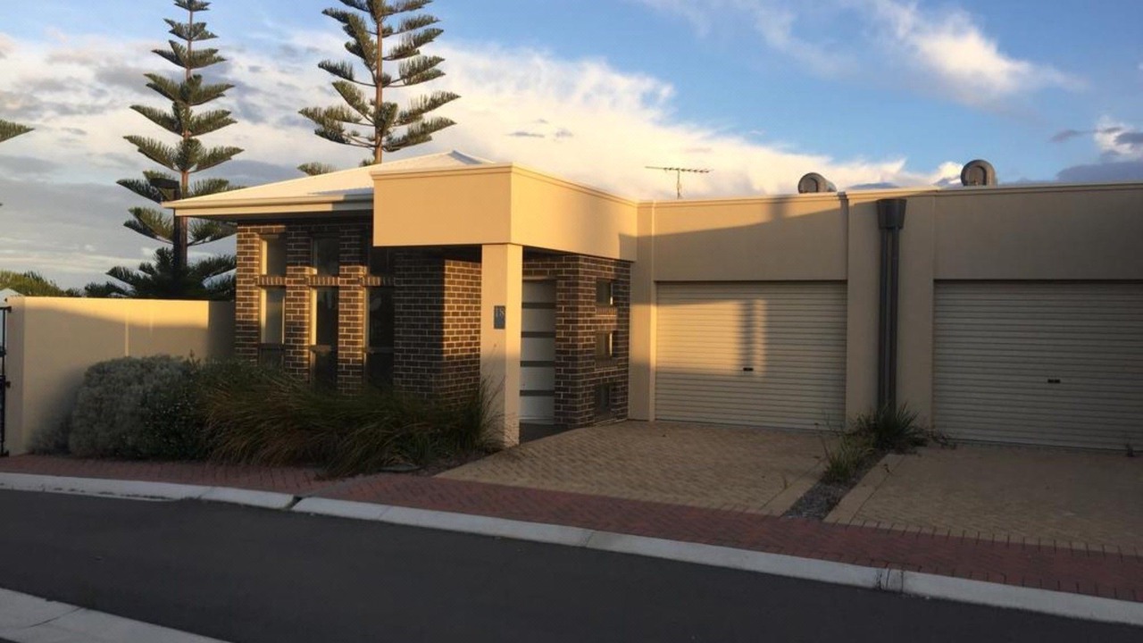 Photo of Buildings in Kingscote