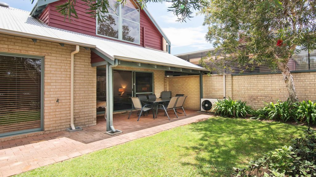 Photo of Buildings in Quindalup