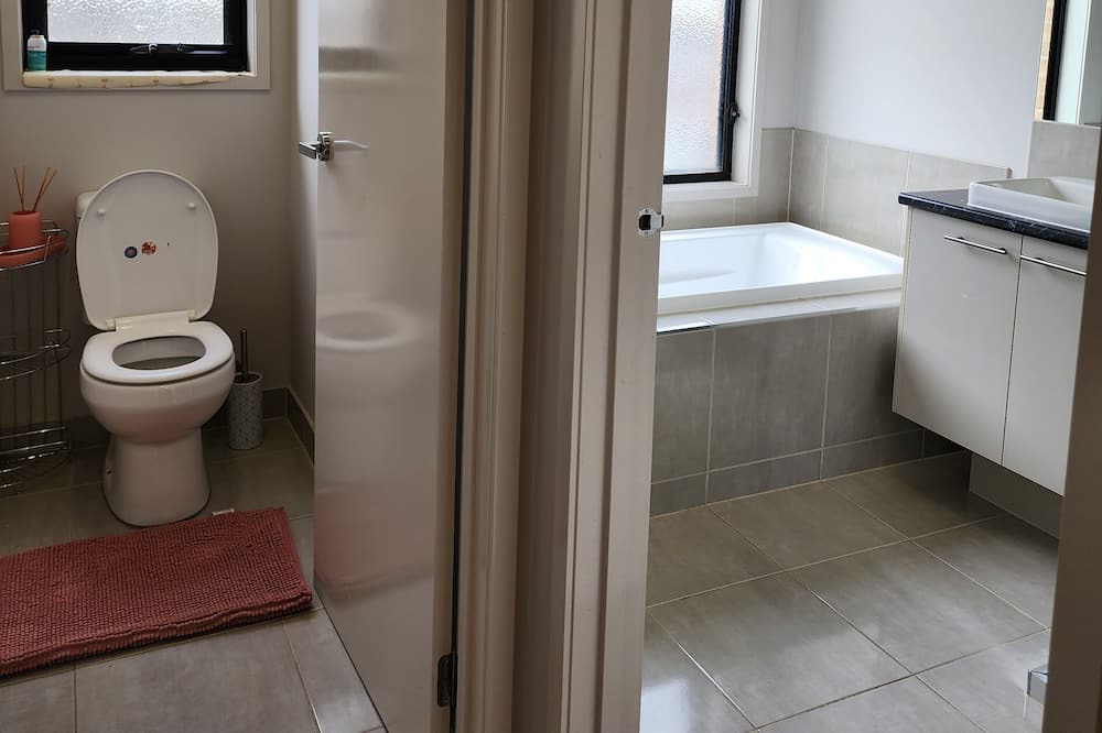 Photo of Bathroom in Armstrong Creek