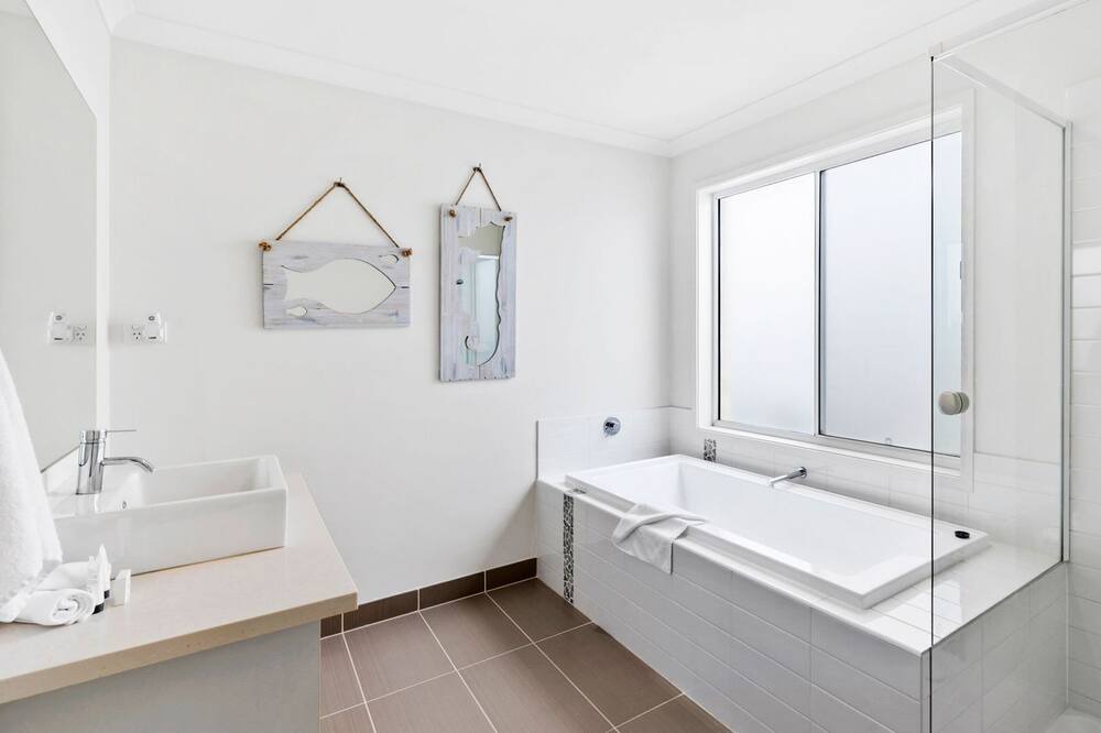 Photo of Bathroom in Torquay