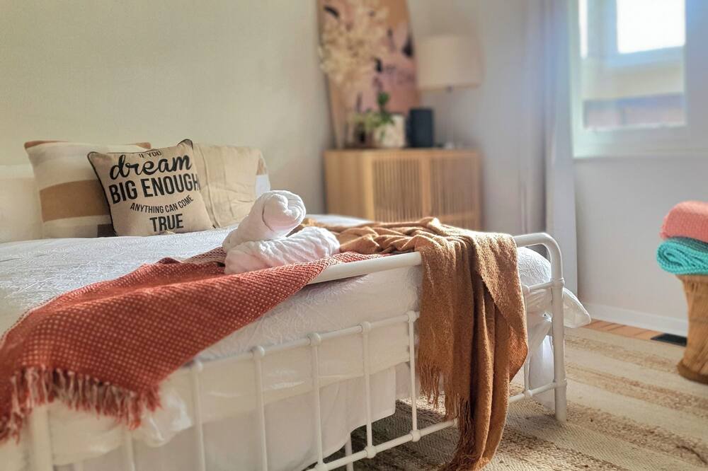 Photo of Bedroom in Golden Point