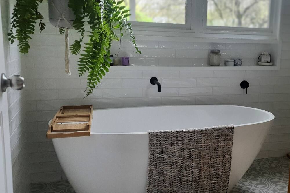 Photo of Bathroom in Golden Point