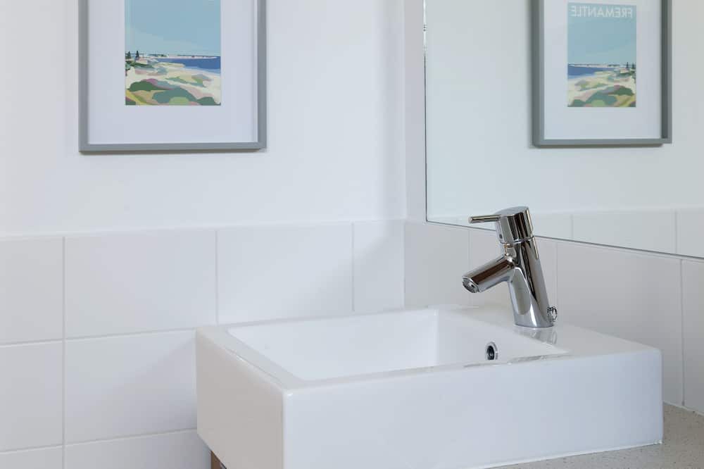 Photo of Bathroom in Cottesloe