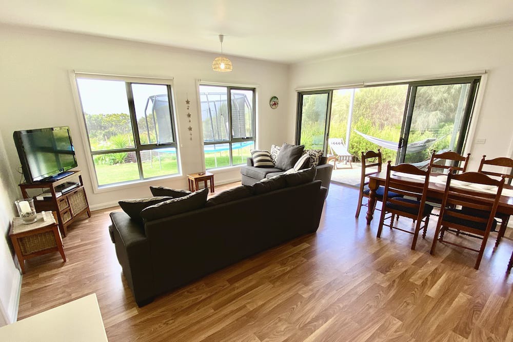 Photo of Livingroom in Greens Beach