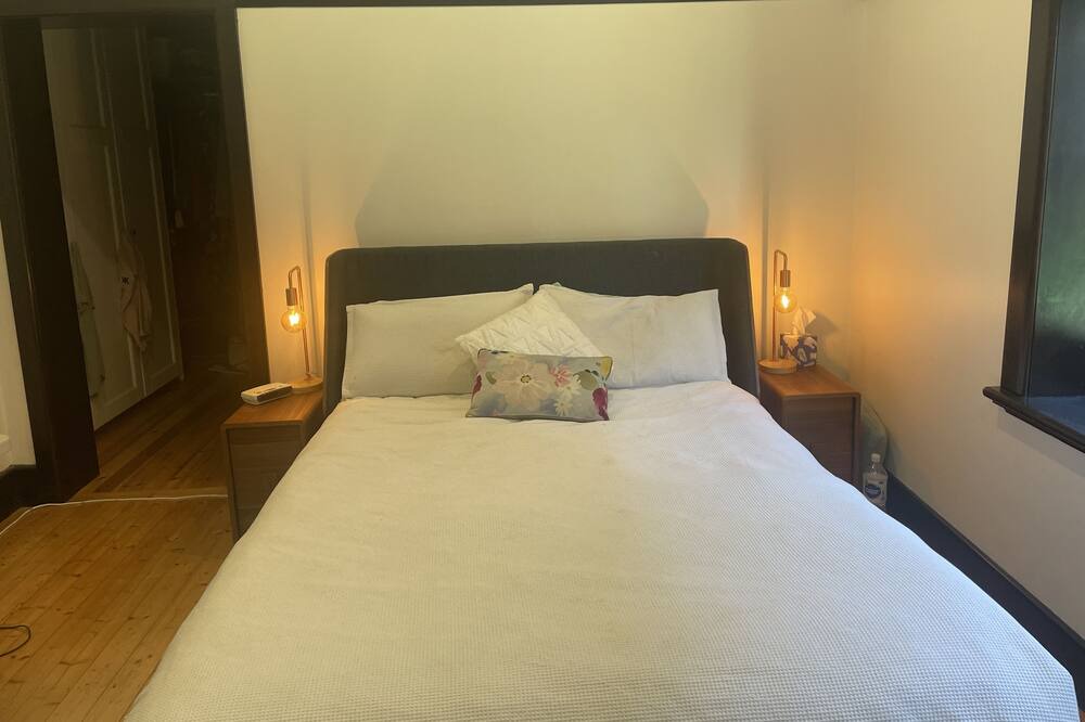 Photo of Bedroom in Kew East