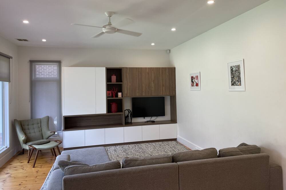 Photo of Others in Kew East