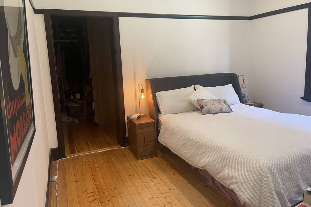 Photo of Bedroom in Kew East