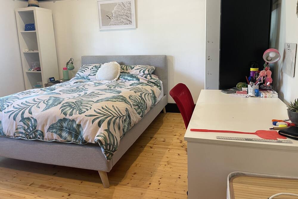 Photo of Bedroom in Kew East