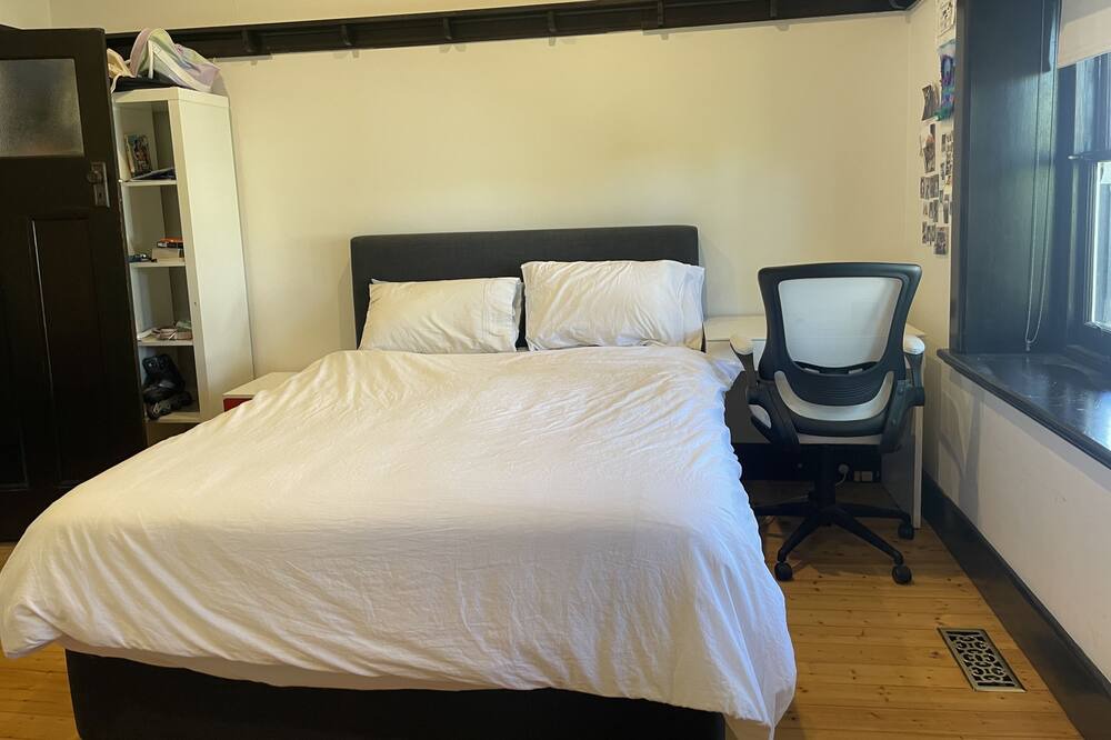 Photo of Bedroom in Kew East