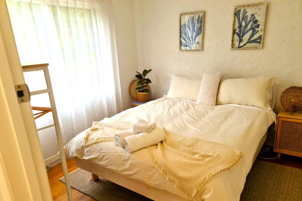 Photo of Bedroom in Clifton Beach
