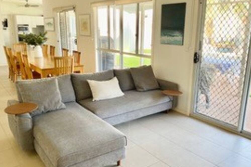 Photo of Livingroom in Exmouth