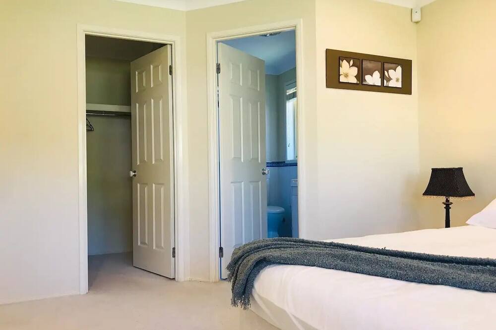 Photo of Bedroom in Gwandalan