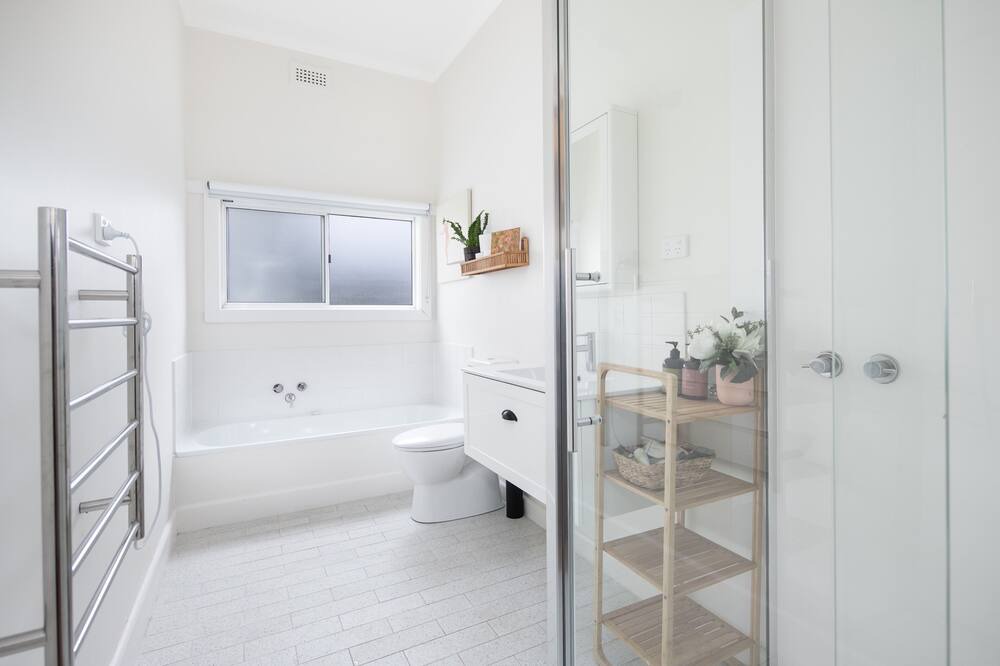 Photo of Bathroom in Golden Point