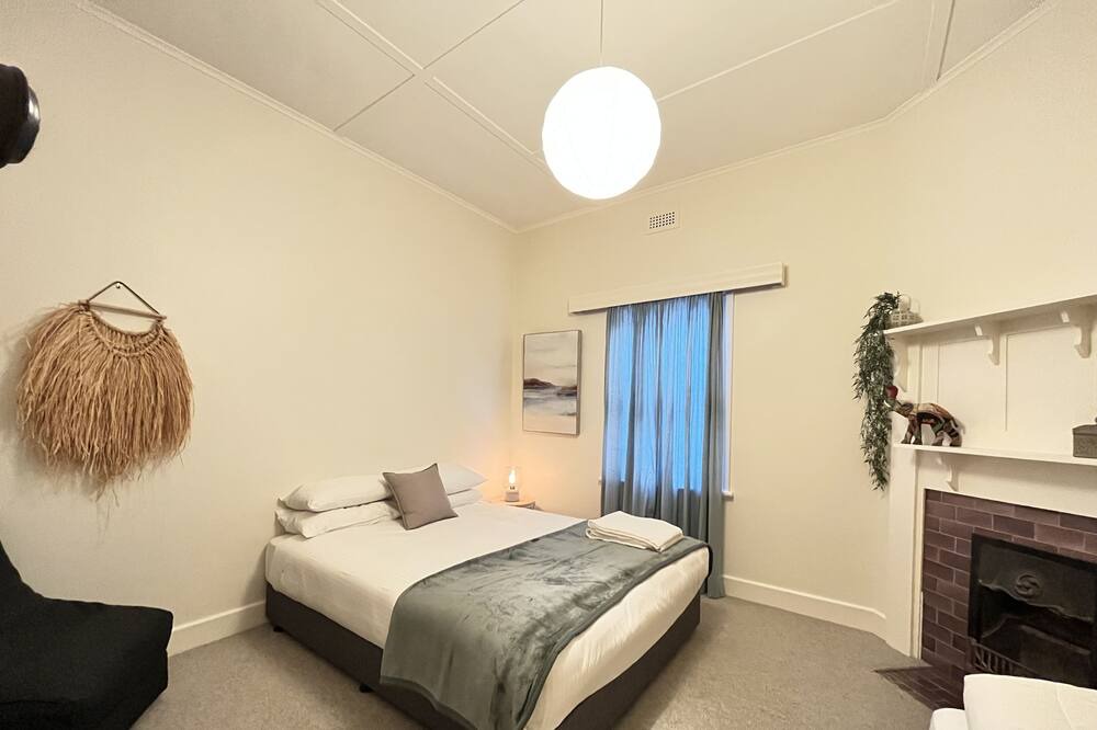 Photo of Bedroom in Golden Point