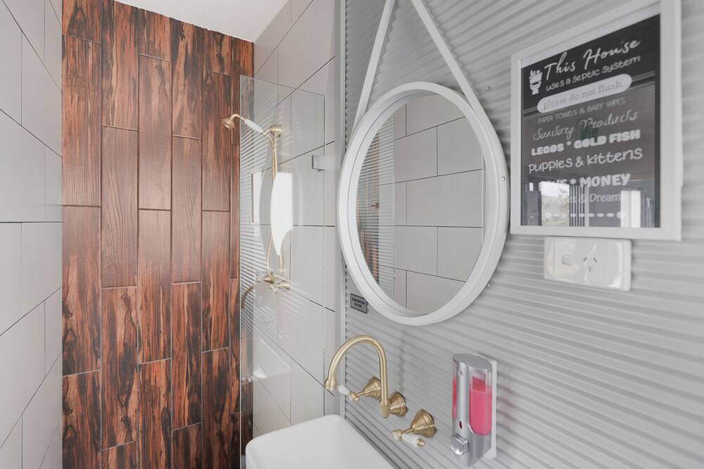Photo of Bathroom in Grattai
