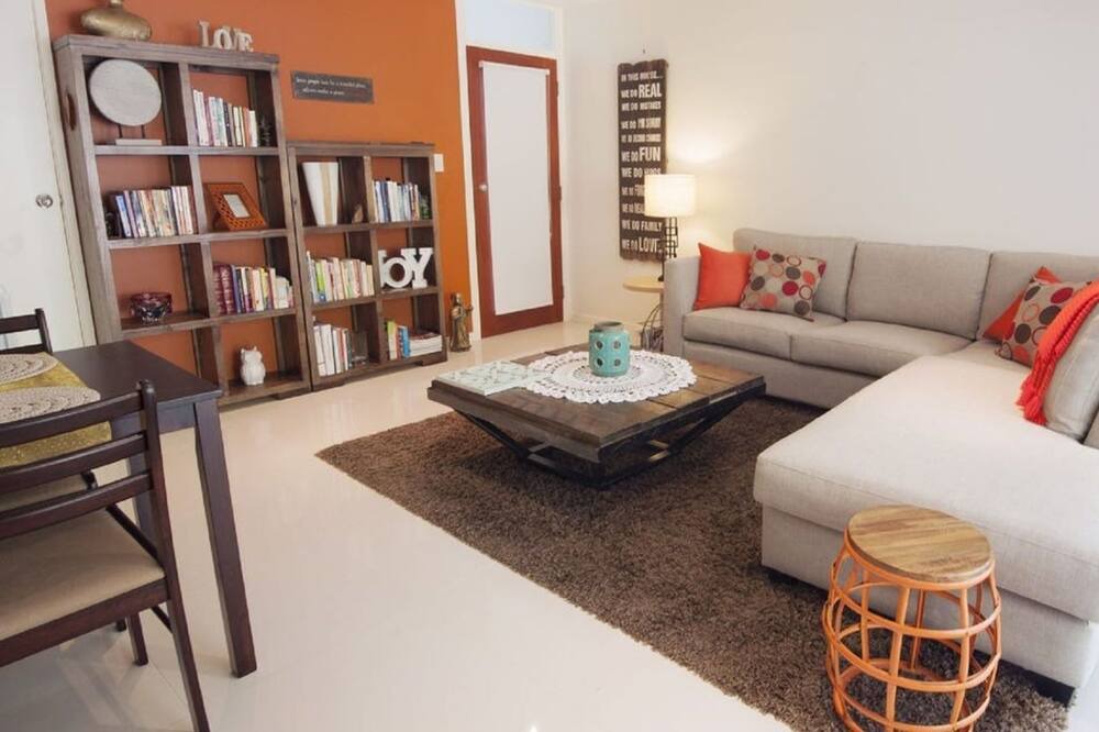 Photo of Livingroom in Elizabeth Beach