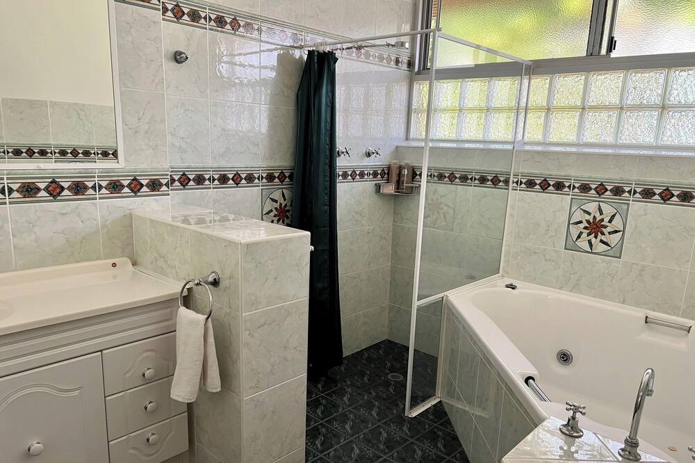 Photo of Bathroom in Bow Bridge